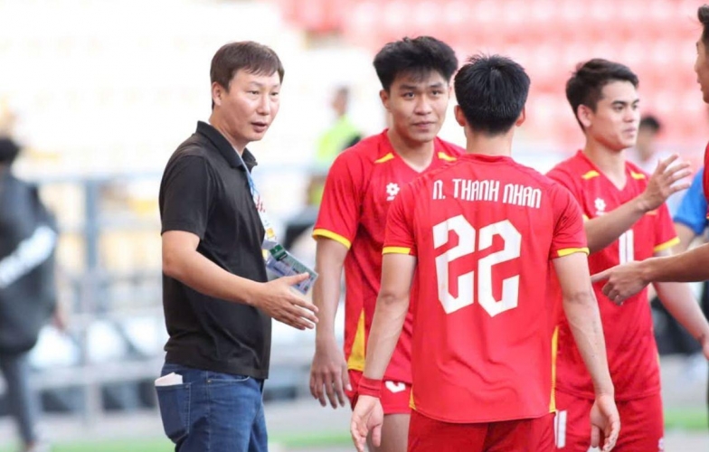 Truyền thông Indonesia ngả mũ thán phục trước HLV Kim Sang-sik