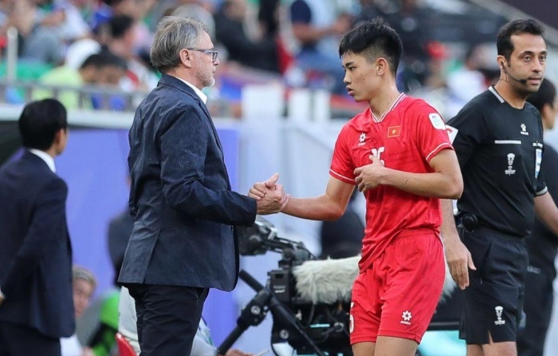 HLV Troussier gửi thông điệp đặc biệt đến Đình Bắc