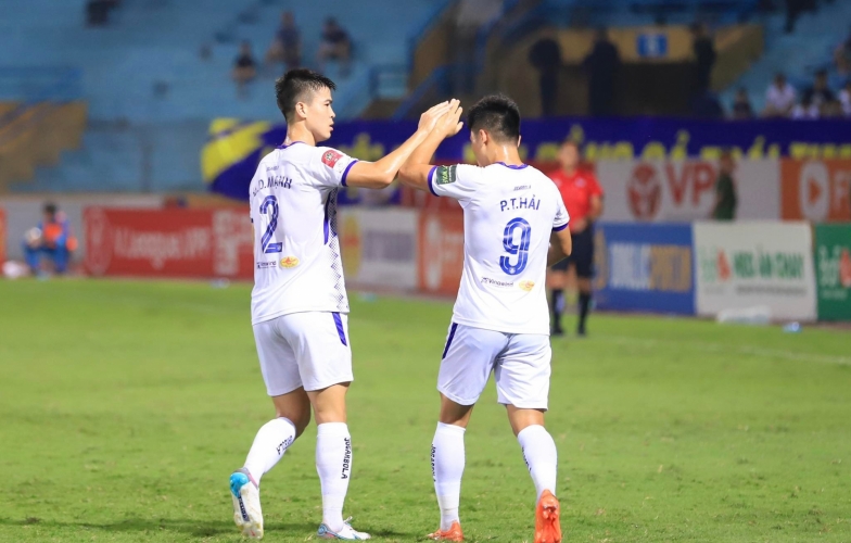 Thắng Nam Định tối thiểu, Hà Nội vươn lên ngôi đầu V-League