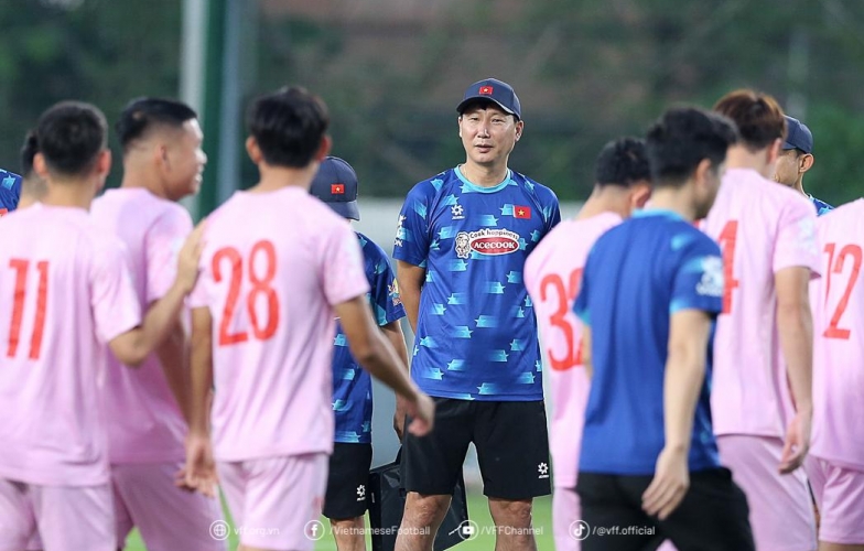 HLV Kim Sang Sik dùng 'chiêu tâm lý' cho ĐT Việt Nam trước AFF Cup