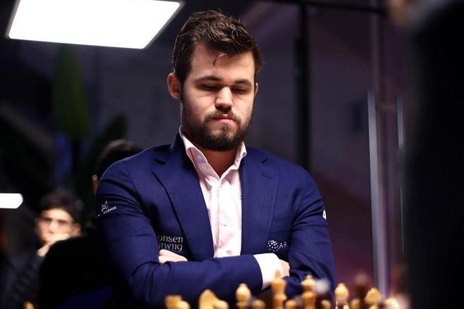 'Vua cờ' Carlsen mỉa mai MU sau quyết định sa thải Amorim