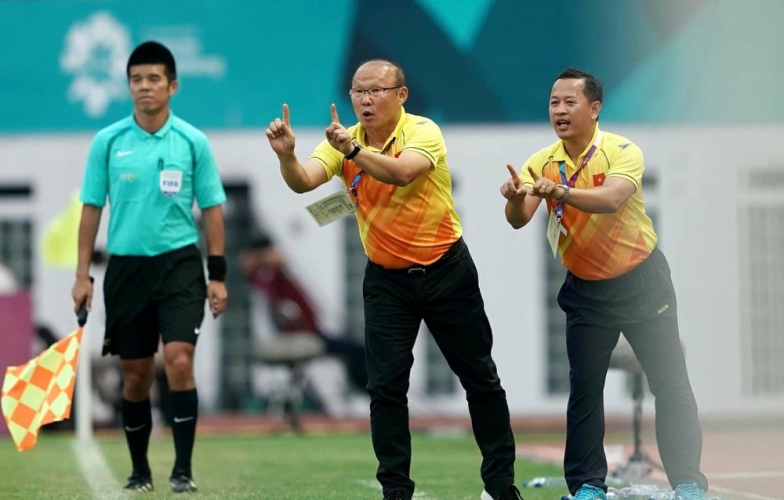Trợ lý mắc Covid, HLV Park gặp khó trong việc chỉ đạo cầu thủ Việt Nam