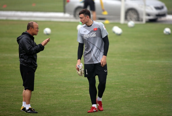 Không phải J-League 2, Đặng Văn Lâm rộng cửa sang châu Âu thi đấu