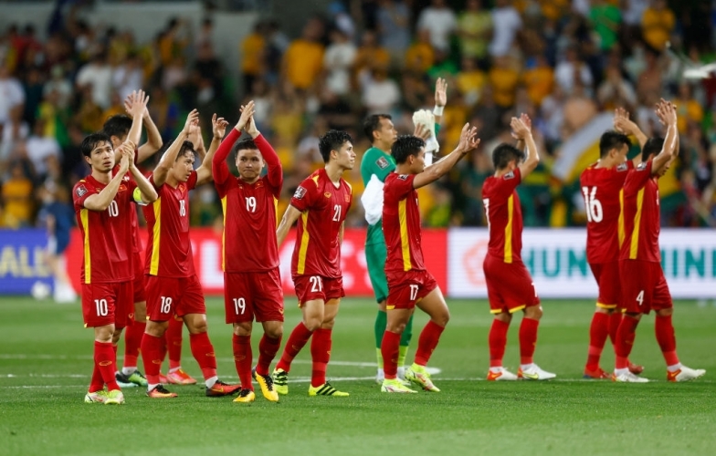 ĐT Việt Nam bị FIFA 'phạt', rơi khỏi top 100 thế giới