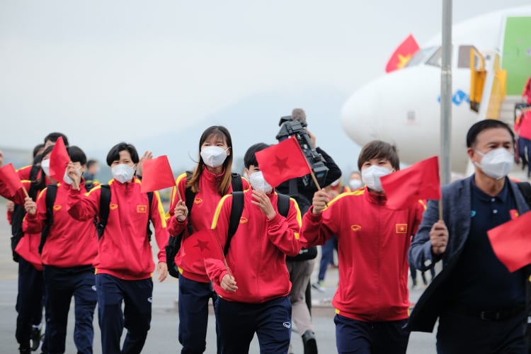 ĐT Việt Nam nhận sự tiếp đón 'đặc biệt' sau hành trình giành vé dự World Cup