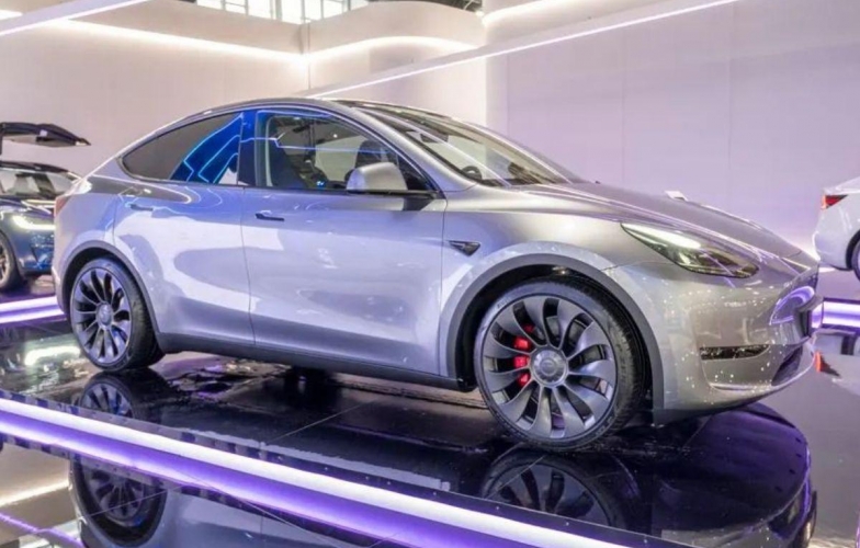 Tesla Model Y ra mắt bản mới chạy được hơn 500 km 1 lần sạc, cạnh tranh VinFast VF 8 tại Mỹ