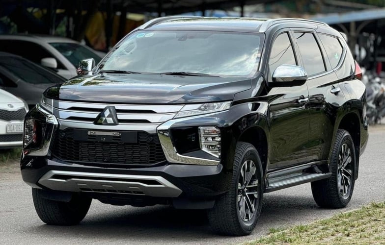 Mitsubishi Pajero Sport 2023 chạy ‘lướt’ 1 năm lên sàn xe cũ với giá bao nhiêu?