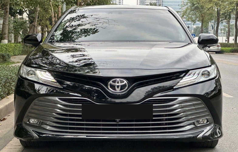 Sau 6 năm lăn bánh, Toyota Camry 2019 có giá bao nhiêu trên sàn xe cũ?