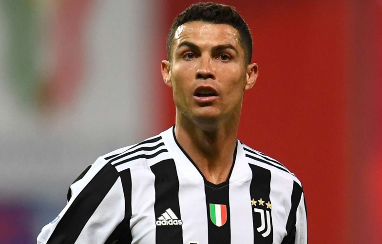 Chuyển nhượng MU 18/8: Gặp khó vụ Ronaldo, sở hữu ‘siêu tiền vệ’ miễn phí?