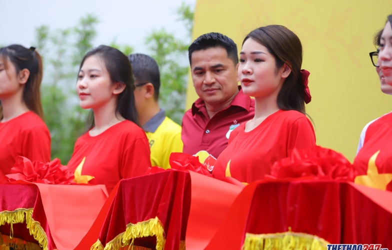 1001 sắc thái của HLV Kiatisak trong ngày trò cưng làm ông chủ