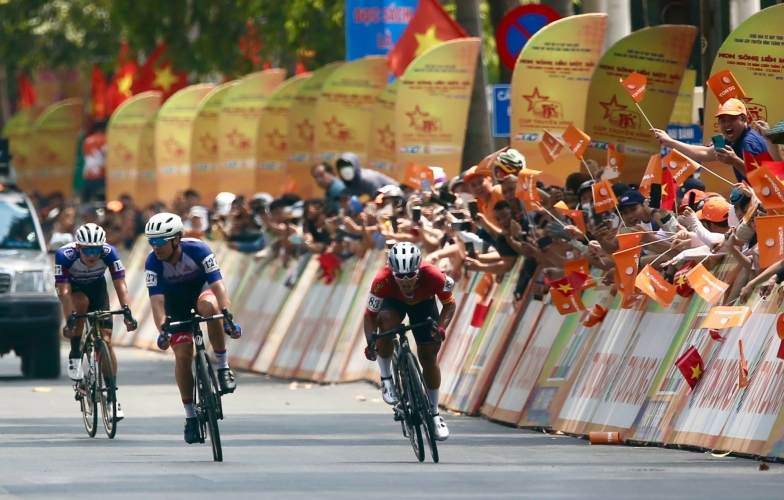 Nguyễn Văn Nhã tỏa sáng mang chiến thắng chặng đầu tiên cho đội Quân khu 7 tại chặng 20 Đua xe đạp Cúp Truyền hình HTV 2024
