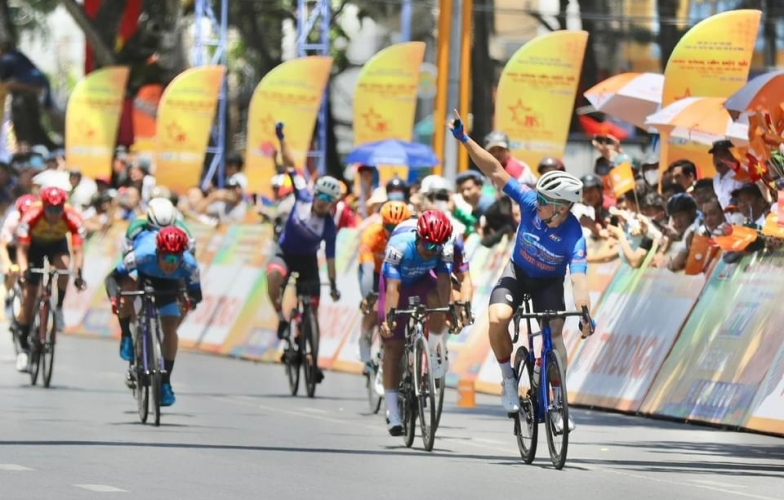 Tay đua đẳng cấp của đội 620 Vĩnh Long giành chiến thắng trên đất Tây Đô chặng 22 Đua xe đạp toàn quốc