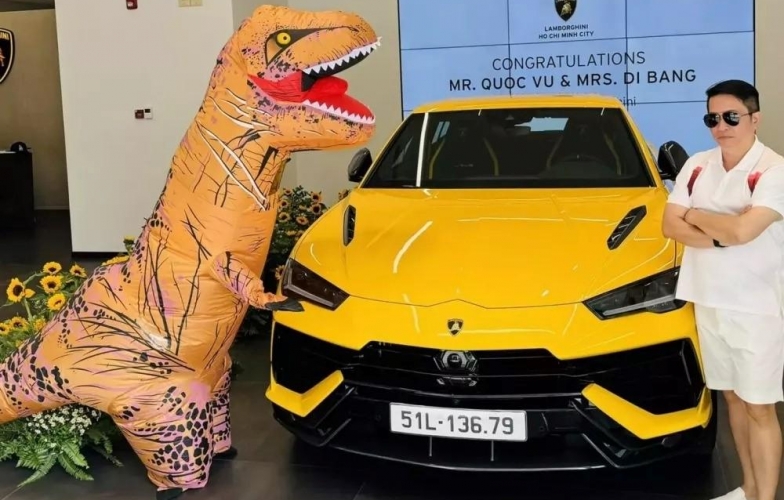 Màn nhận xe Lamborghini hơn 20 tỷ đồng có '1-0-2' của vợ chồng Đoàn Di Băng