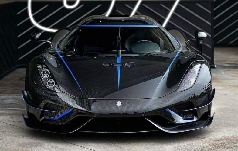 Thành viên thứ 67 của Gumball 3000 gọi tên siêu phẩm Koenigsegg Regera bản 'Honey'