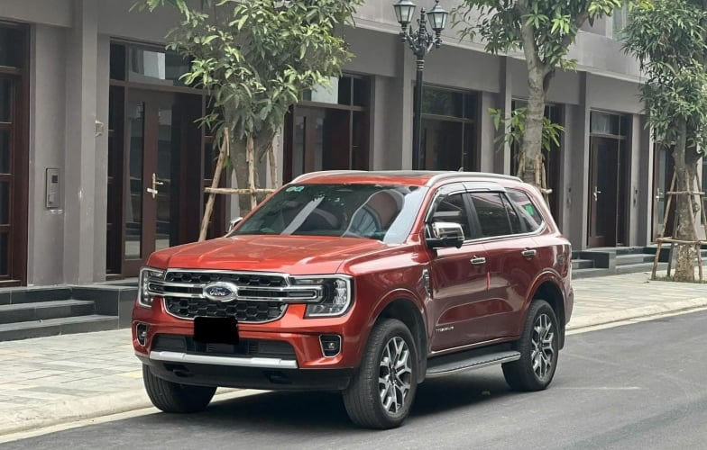 Ford Everest 2023 mới chạy chưa đầy 10.000 km bán lại với giá bao nhiêu trên sàn xe cũ?