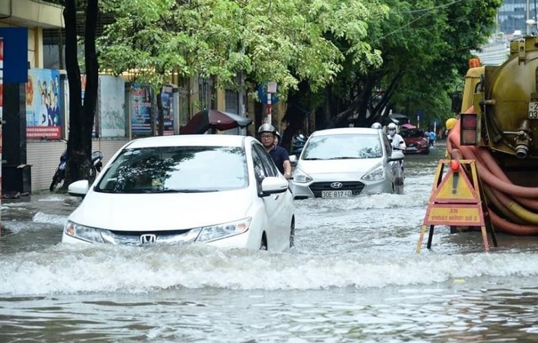 Những sai lầm tài xế cần tránh khi lái xe qua đường ngập nước