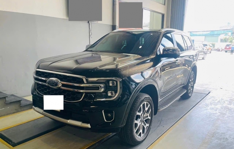 Xe lướt Ford Everest 2023 bản Titanium bán lại với giá bao nhiêu sau 1 năm lăn bánh?