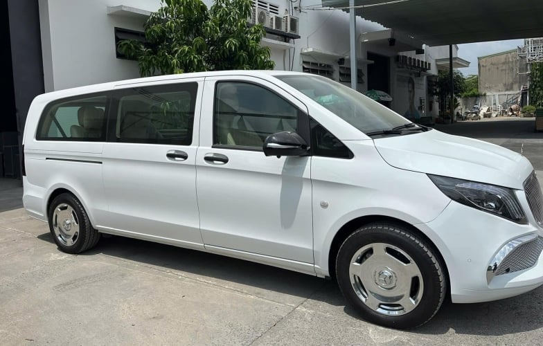 Chiêm ngưỡng Mercedes-Benz V-Class độ Maybach tại đại lý, giá cao nhất đến hơn 3,6 tỷ đồng