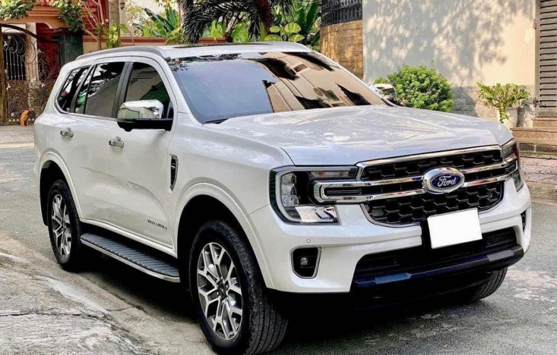 Lăn bánh 1 năm, SUV 7 chỗ Ford Everest 2023 đã lên sàn xe cũ với giá ngỡ ngàng