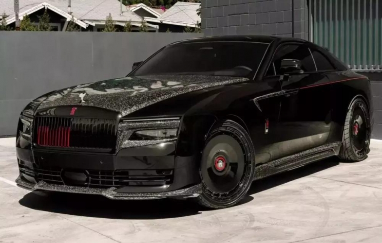 Xe điện siêu sang Rolls-Royce Spectre 'lột xác' với bộ body kit bằng sợi carbon