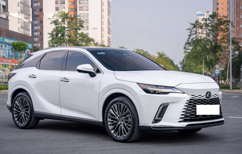 SUV hạng sang Lexus RX 350 2023 chạy lướt 10.000 km lên sàn xe cũ với giá khó tin