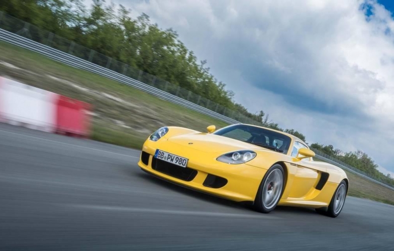 Siêu xe Porsche Carrera GT lập kỷ lục ấn tượng trên đường đua 'Địa ngục xanh'