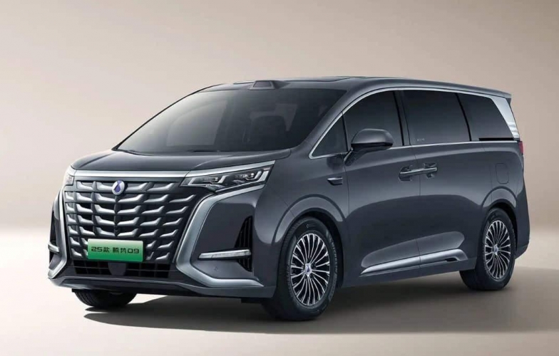 MPV Trung Quốc Denza D9 2025 ra mắt, có cả phiên bản hybrid cắm sạc và thuần điện