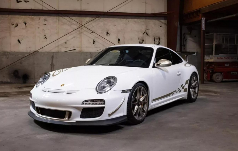 Sau 14 năm lăn bánh, Porsche 997 GT3 RS 2010 được bán với giá cao hơn cả xe mới