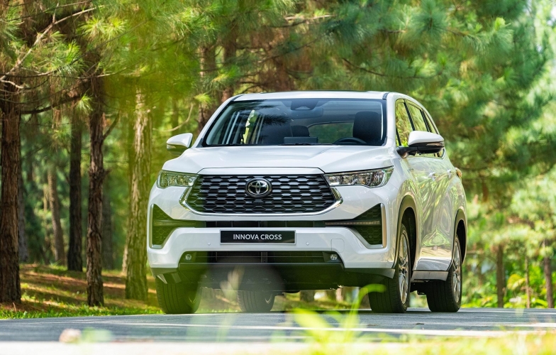 Toyota Innova Cross là xe hybrid ăn khách nhất tại Việt Nam trong năm 2024