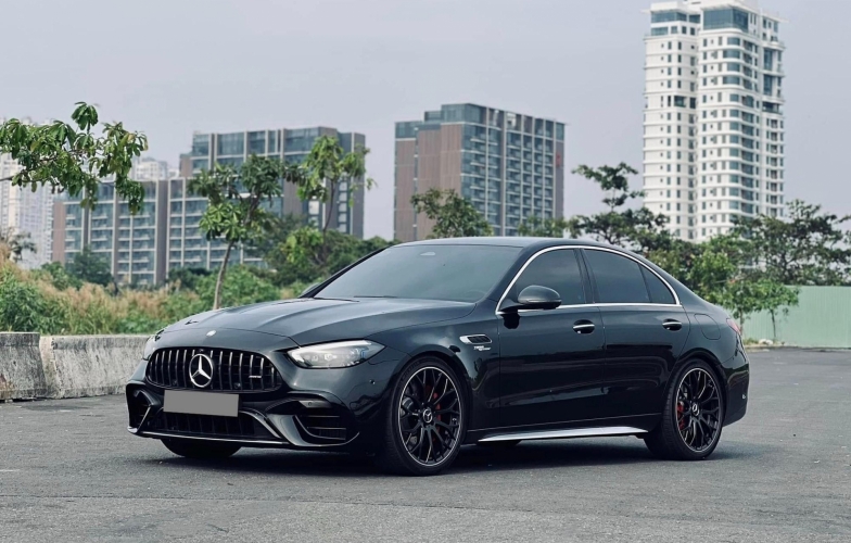 Mới chạy hơn 2.000 km, Mercedes-AMG C 63 S E Performance 2024 'siêu lướt' đã bán lại với giá khó tin