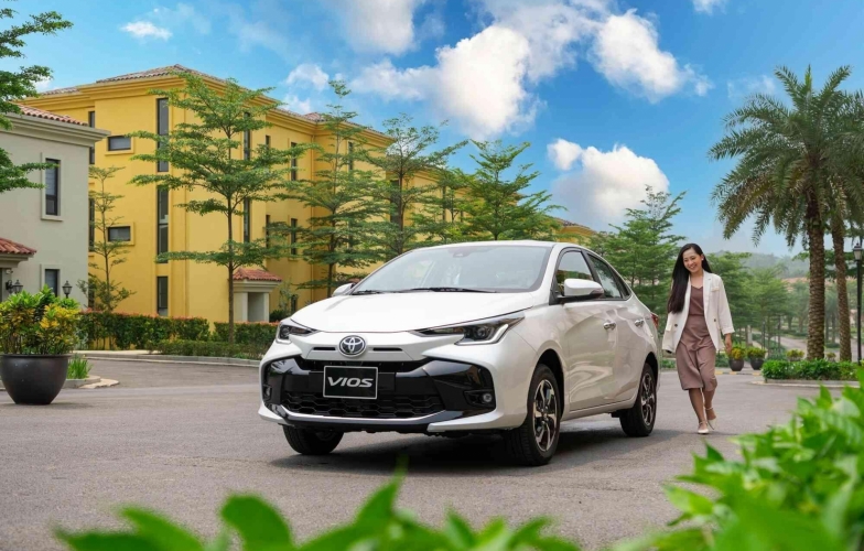 Toyota Vios lấy lại ngôi đầu phân khúc sedan cỡ B, Honda City vẫn bám đuổi sát nút