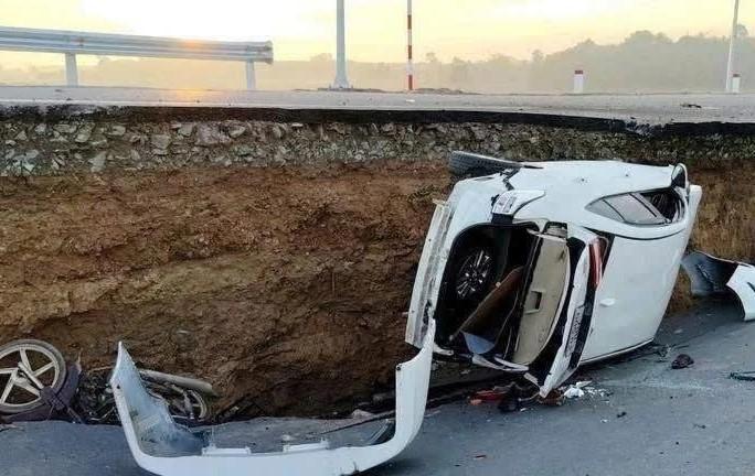Tây Ninh: Xác định nguyên nhân ban đầu vụ sụt lún gần cầu Hòa Bình khiến 6 người bị thương