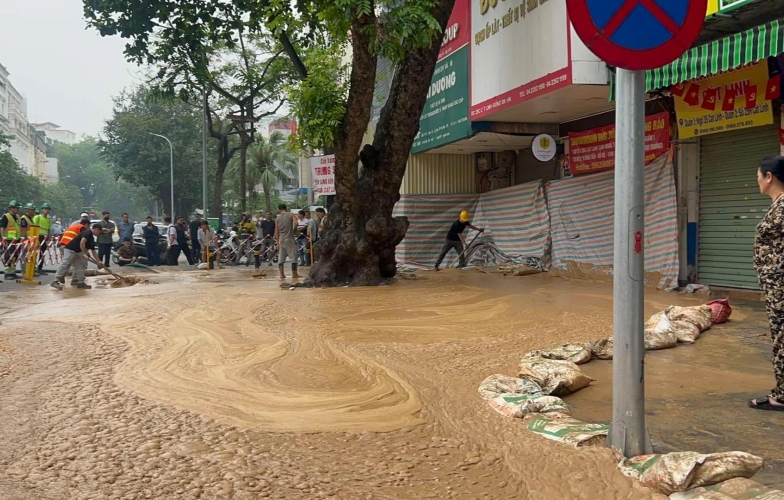 Sự cố bùn phun trào tái diễn khi đào hầm ngầm metro Nhổn - ga Hà Nội