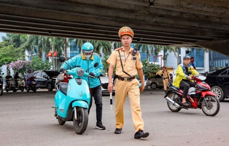 CSGT Hà Nội mạnh tay với tài xế công nghệ: Chạy vội, khách giục không còn là lý do