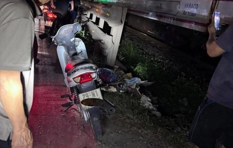 Băng qua đường ray, người đàn ông bị tàu hỏa tông tử vong: Cái giá cho sự chủ quan
