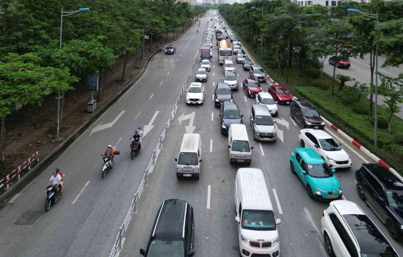 Phân làn ô tô - xe máy trên đường Phạm Văn Đồng, Võ Chí Công: Kỳ vọng giảm tắc, dân than 'kẹt xe gấp đôi'