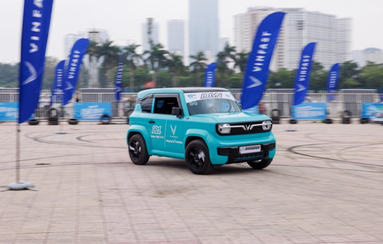 VinFast VF 3 trình diễn drift ấn tượng: Giữ nguyên hệ thống điện, nâng cấp để 'đốt lốp' chuẩn FIA