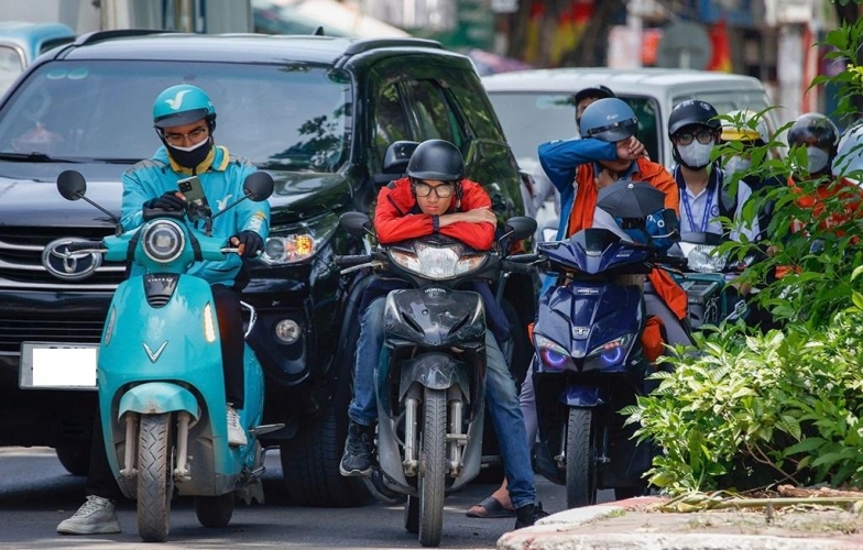 Hà Nội sẽ chuẩn hóa trạm sạc, mở rộng phương tiện công cộng trước khi cấm xe máy xăng