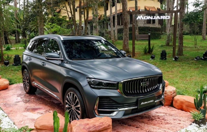 Geely Monjaro chốt giá từ 1,099 tỷ đồng tại Việt Nam, có cả bản xăng và hybrid