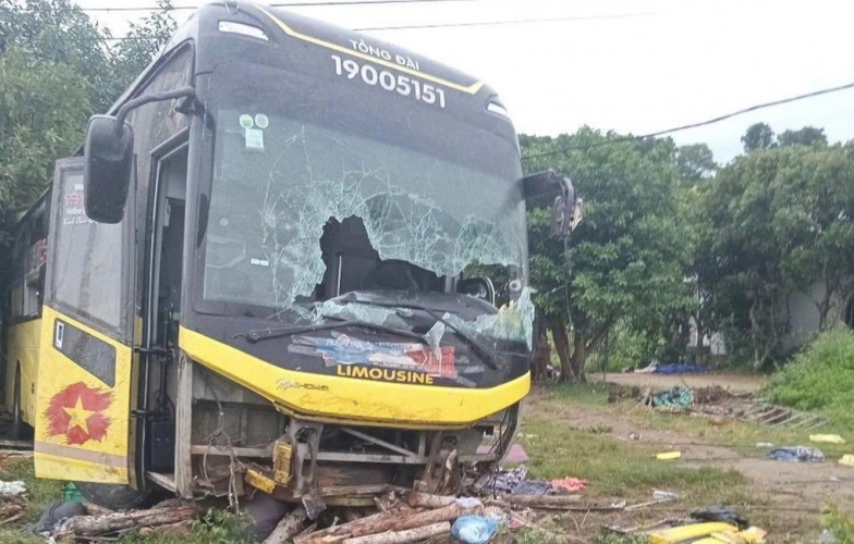 Tai nạn kinh hoàng trên quốc lộ 1 ở Hà Tĩnh: Xe khách bị lật khiến 9 người tử vong, 15 người bị thương