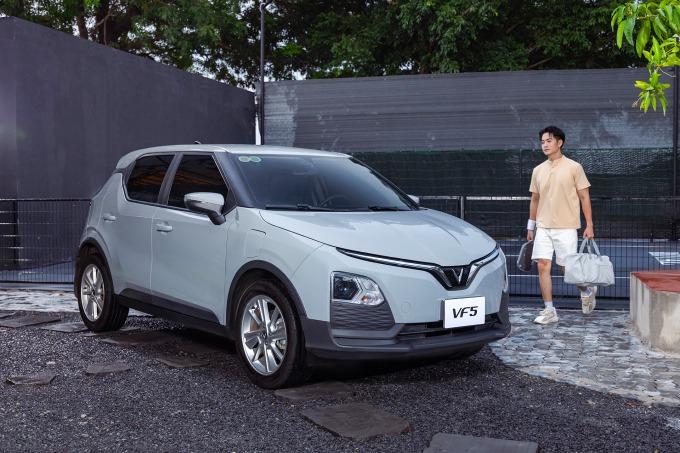 VinFast VF 5 tiếp tục áp đảo phân khúc SUV cỡ A: Xe xăng hụt hơi, tân binh chưa đủ lực bứt phá