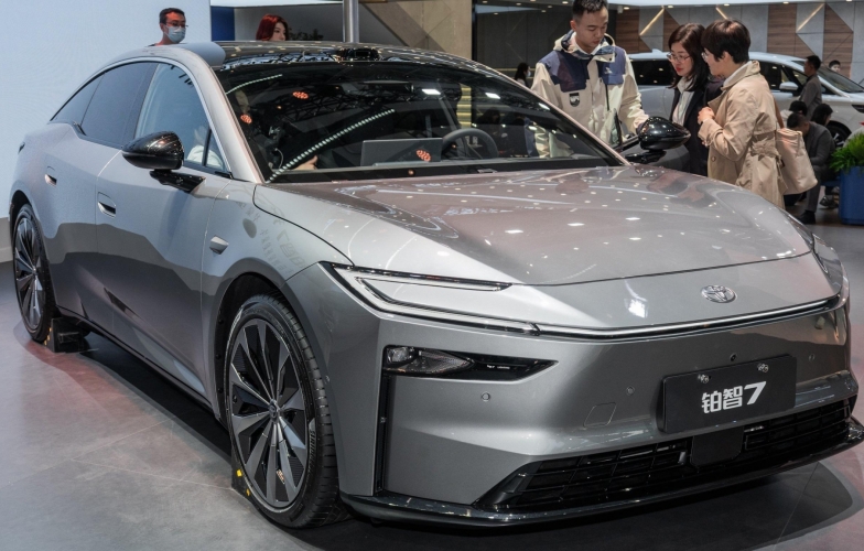 Toyota ra mắt sedan điện cỡ lớn tại Châu Á: Dùng mô-tơ điện Huawei, chạy tối đa 710 km/sạc