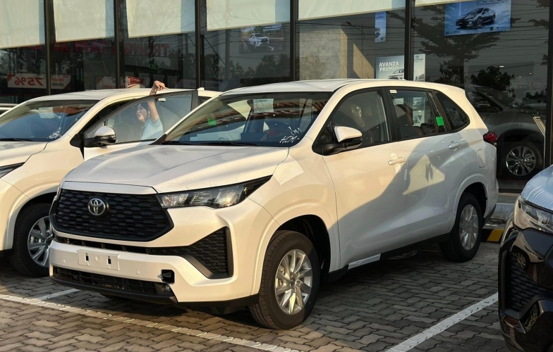 Toyota Innova Cross bản tiêu chuẩn cập bến đại lý Việt trước thềm ra mắt, vẫn có một số trang bị từ bản cao