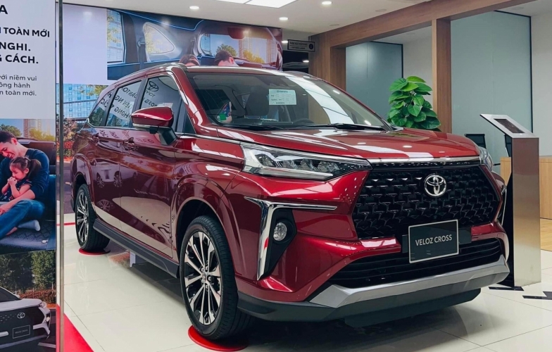 Toyota Veloz Cross nhận ưu đãi 'khủng' tại đại lý, giá thực tế thấp hơn cả CUV cỡ A