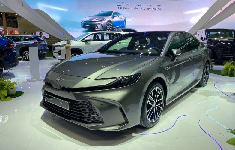 Sedan hạng D tháng 11/2025: Toyota Camry tiếp tục 'gánh' doanh số cả phân khúc