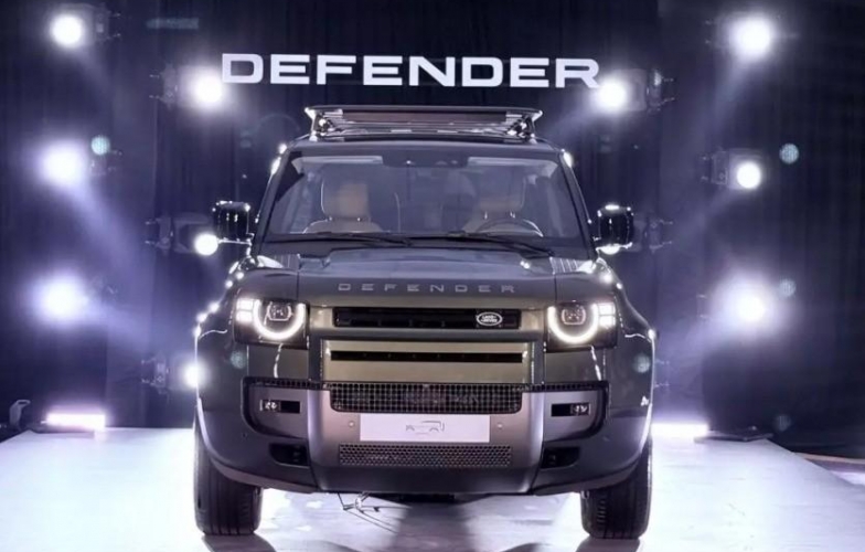 Land Rover Defender 2026 trình làng khách Việt: Tinh chỉnh thiết kế, nâng cấp khoang lái, giá từ 5,1 tỷ đồng