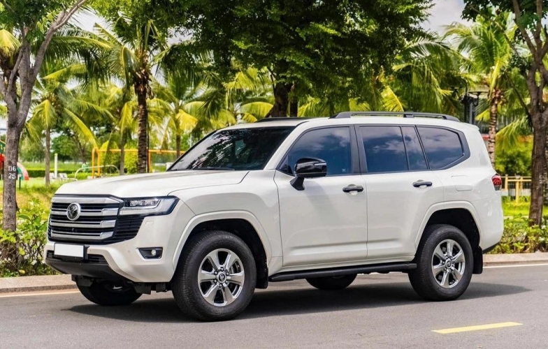 Giá cao, khan hàng nhưng Toyota Land Cruiser vẫn bán tốt hơn nhiều xe phổ thông