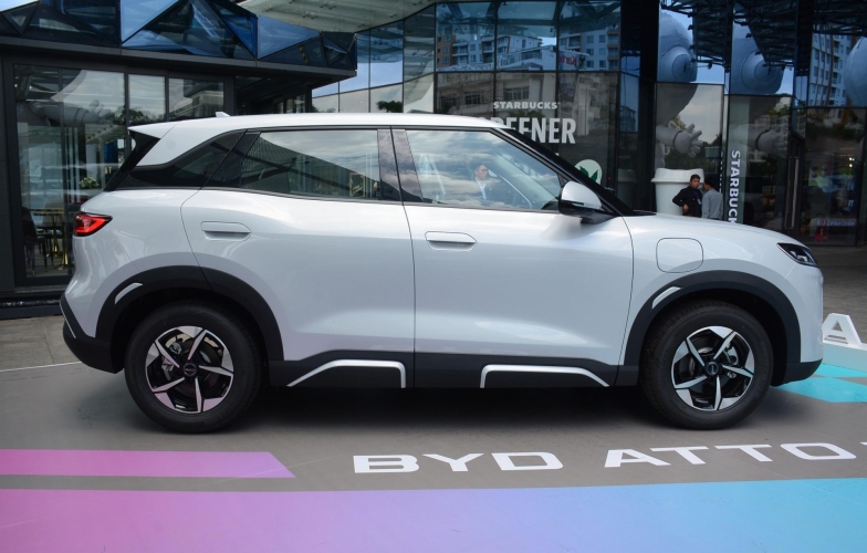 Có nên dùng lốp thường cho ô tô điện? Bài toán chi phí và những rủi ro về an toàn