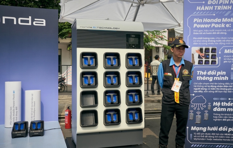Các hãng xe đẩy mạnh hệ thống đổi pin xe máy điện, hướng tới vận hành từ năm 2026
