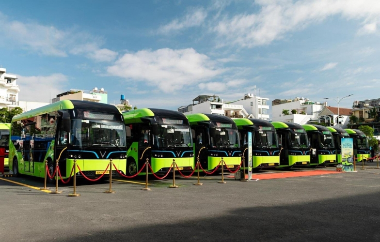 TP.HCM đưa 58 xe buýt điện VinFast EB 8 vào khai thác trên hai tuyến trọng điểm